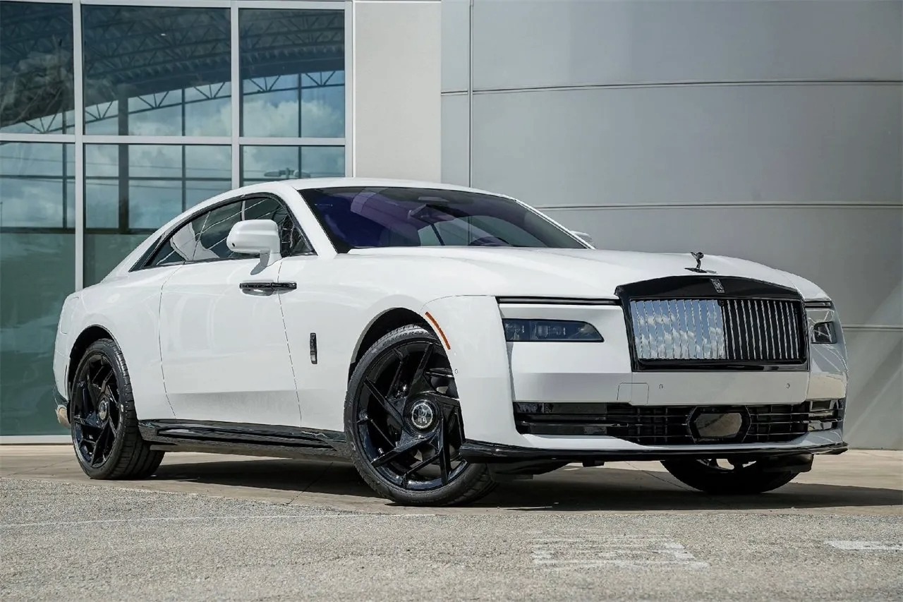 Rolls Royce Spectre Black Badge.jpg